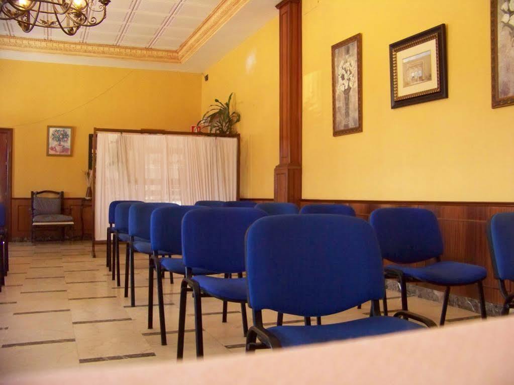 Hostal Restaurante El Lirio Bollullos Par del Condado Exterior foto
