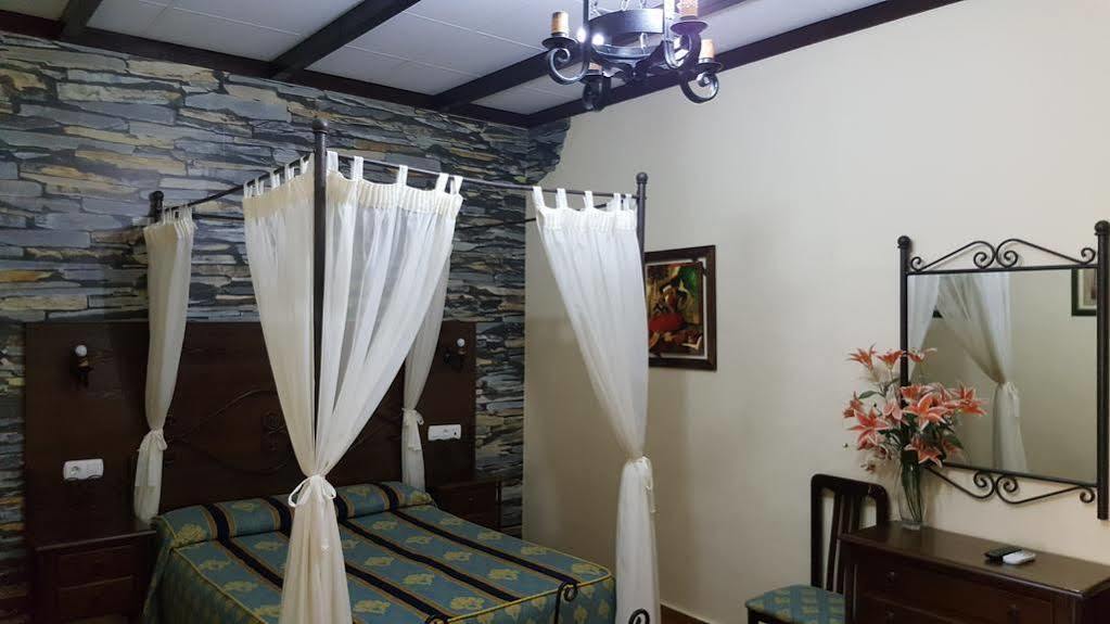 Hostal Restaurante El Lirio Bollullos Par del Condado Exterior foto